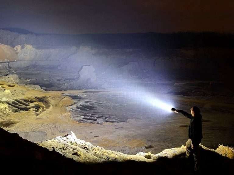 100,000 Lumen Flashlight: Illuminating the Darkness with Unparalleled Power